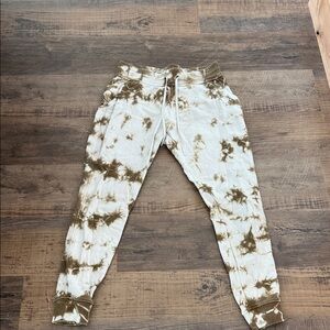 lululemon athletica Tie-Dye Joggers in Cream and Olive